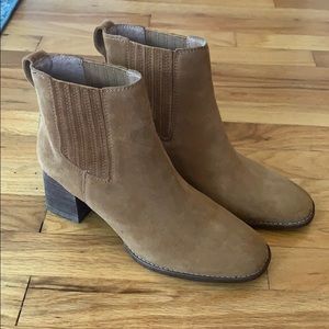 Madewell Kat Chelsea tan suede ankle boots